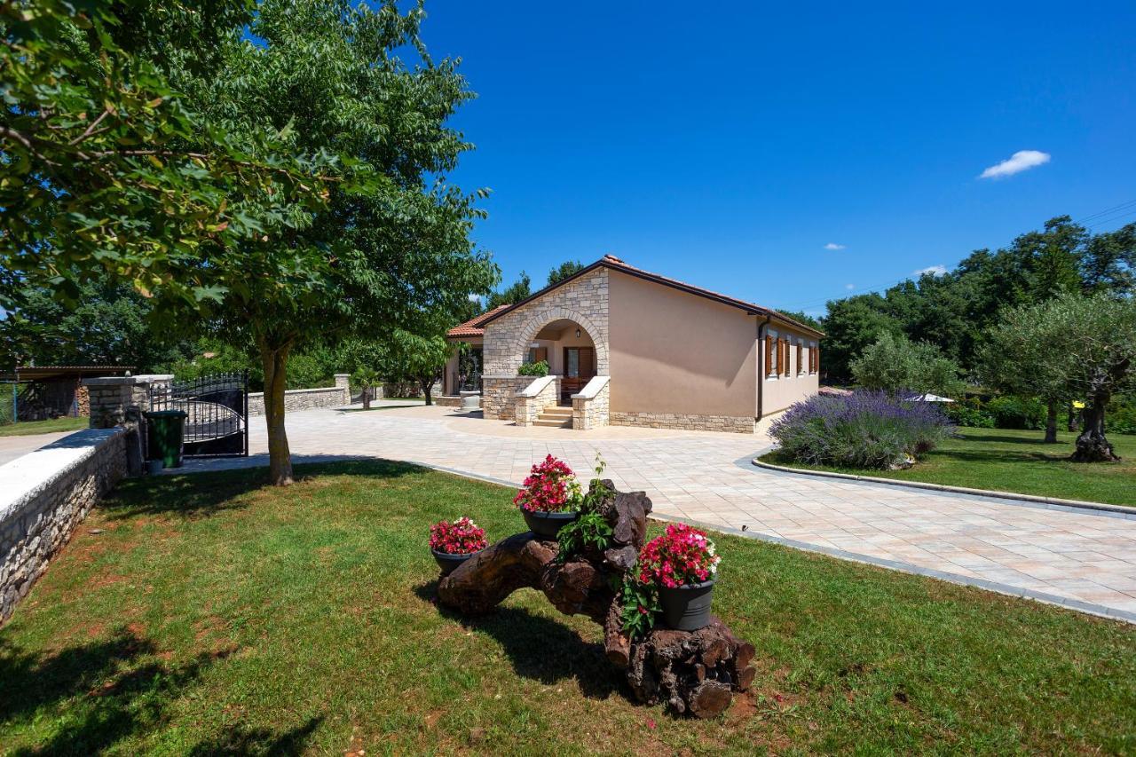 Villa Krizanci Žminj Eksteriør bilde