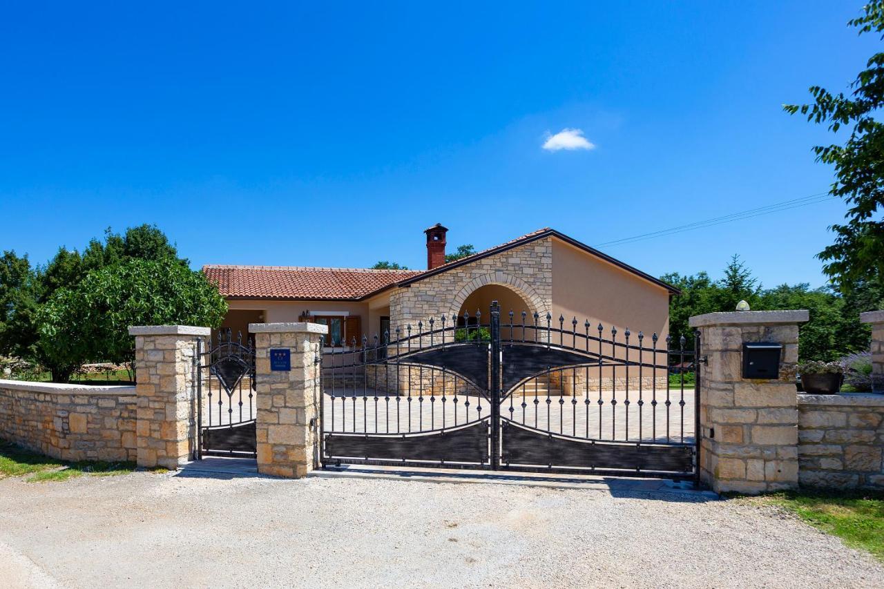 Villa Krizanci Žminj Eksteriør bilde